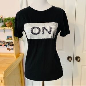 💥 5/$25 Changing Sequin On/Off Black T-Shirt